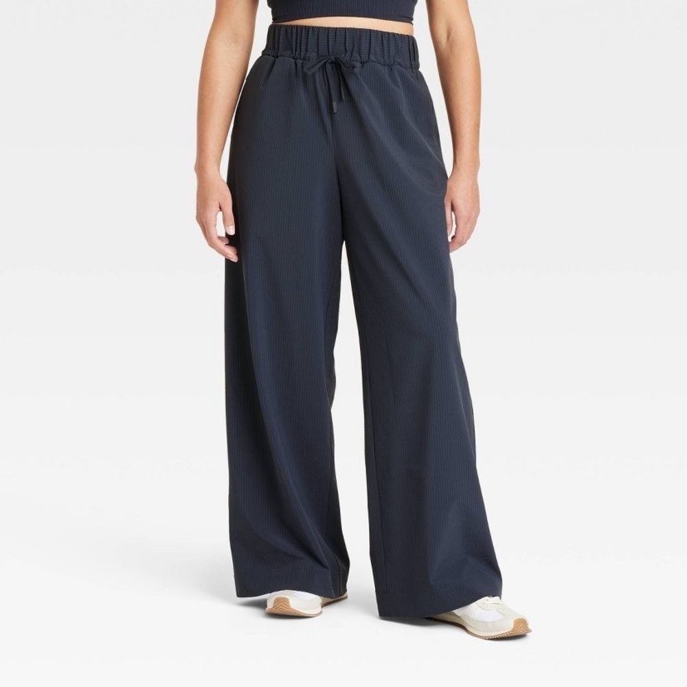 Woven High-Rise Seersucker Wide
Leg Pants - All In Motion™ Navy new 🆕